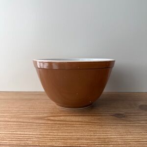Pyrex Small Brown Mixing Bowl 401 1 1/2 PT. Ovenware Made in USA - READ